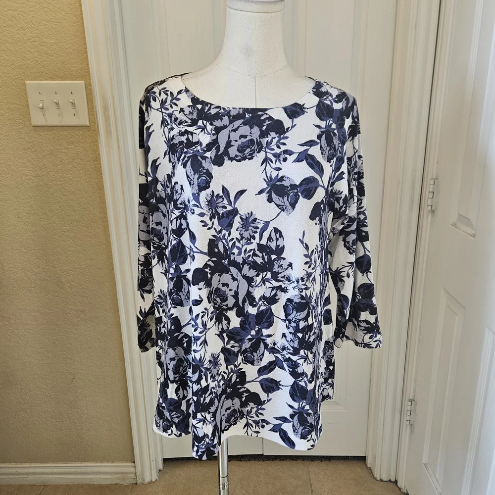 NWT Nally & Millie Floral Knit Top – Size Small NWT - Picture 2 of 12